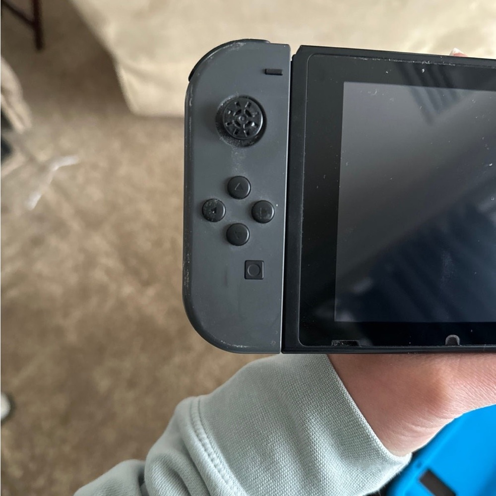 Nintendo Switch - Picture 4 of 5